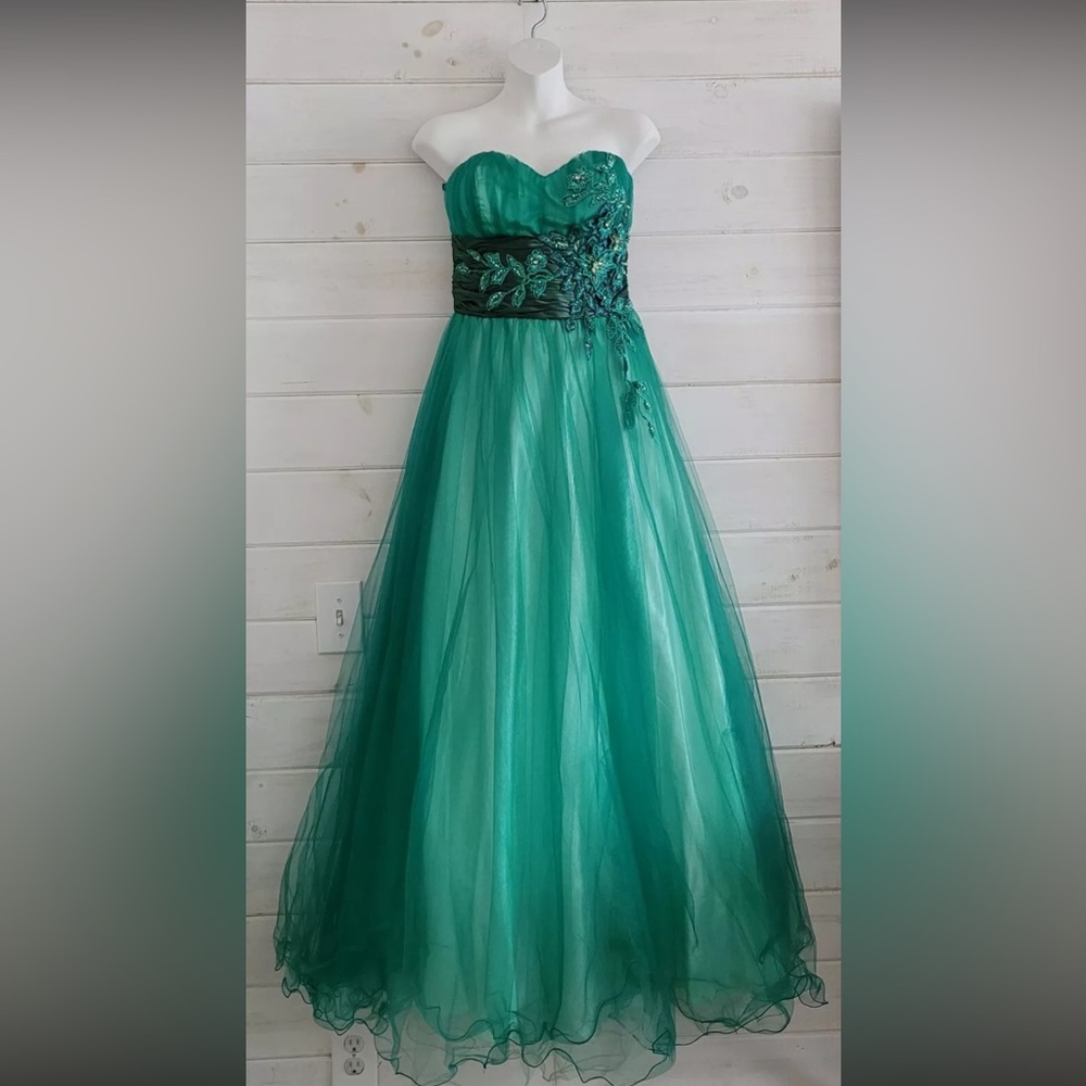 Green Strapless Sleeveless Gown for Prom